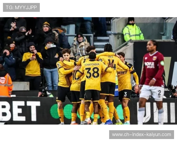 狼队首胜幕后英雄:阿里亚斯闪击,黄喜灿马内半场锁定胜局